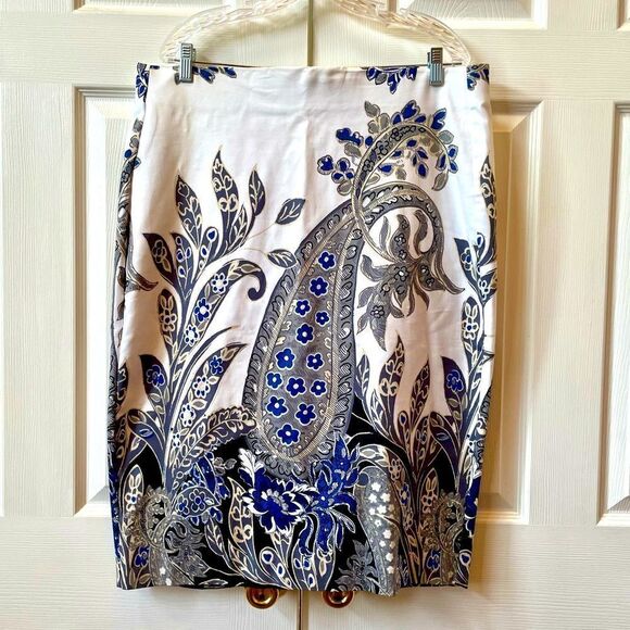 LANE BRYANT BLACK, WHITE & BLUE FLORAL SIZE 18 - Picture 1 of 6
